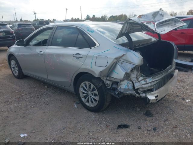 Toyota Camry Le Image 17