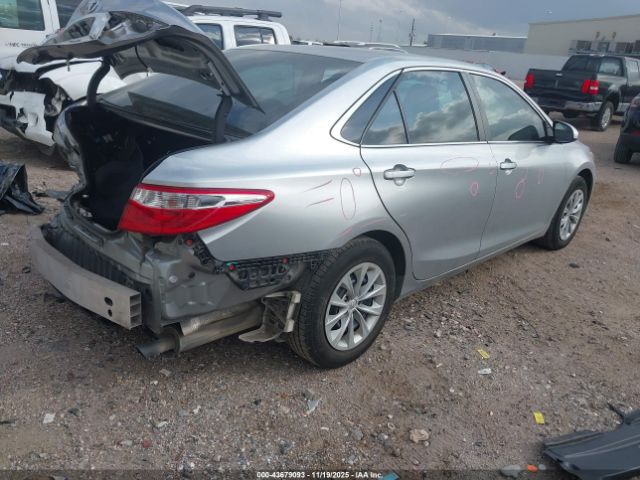 Toyota Camry Le Image 6