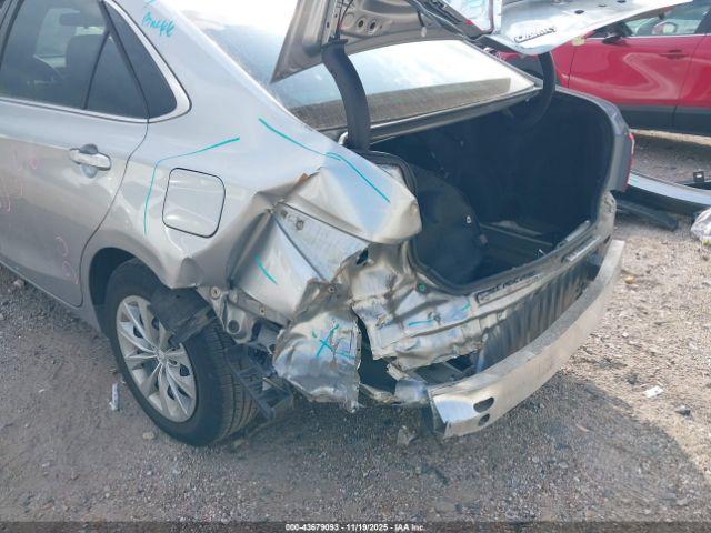 Toyota Camry Le Image 5