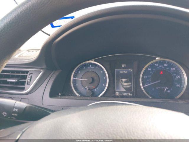 Toyota Camry Le Image 3