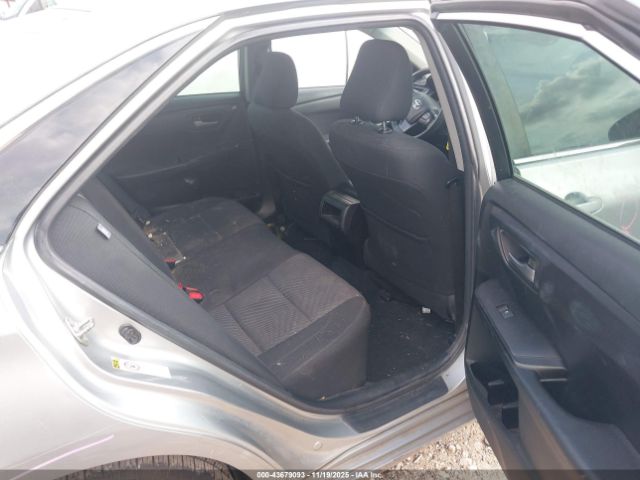 Toyota Camry Le Image 4