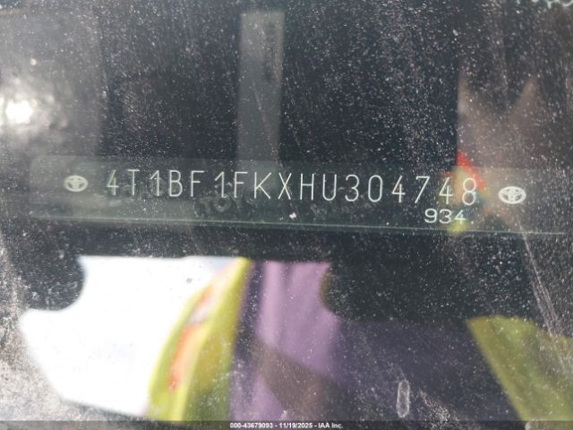 Toyota Camry Le Image 7