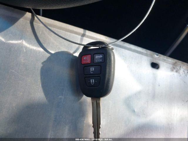 Toyota Camry Le Image 19