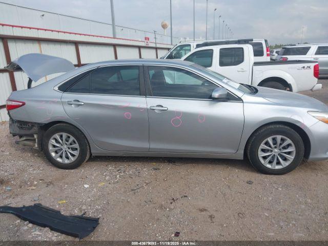 Toyota Camry Le Image 16