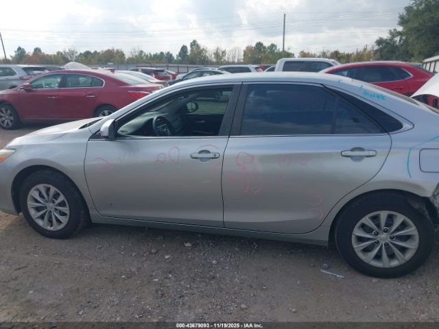 Toyota Camry Le Image 9