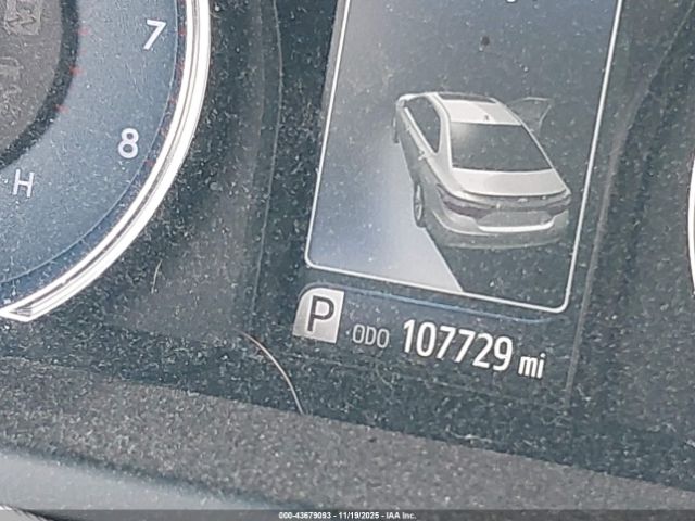 Toyota Camry Le Image 8