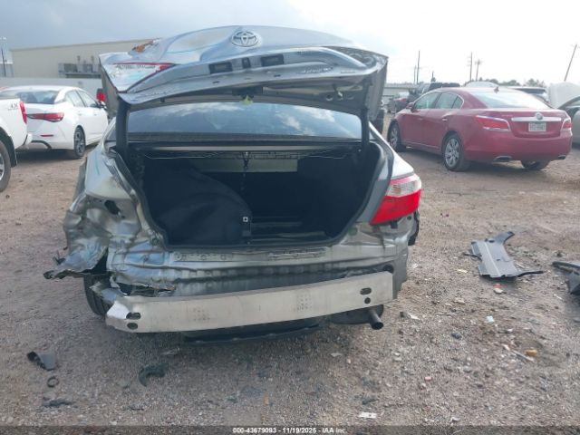 Toyota Camry Le Image 18