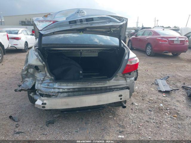 Toyota Camry Le Image 18