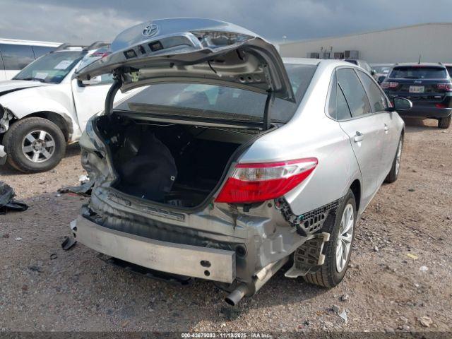 Toyota Camry Le Image 11