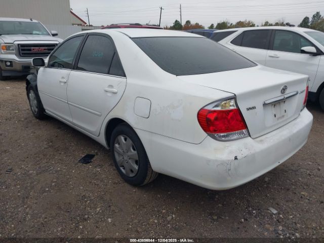 Toyota Camry Le Image 3