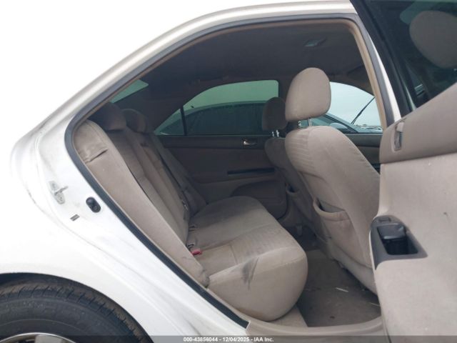 Toyota Camry Le Image 14