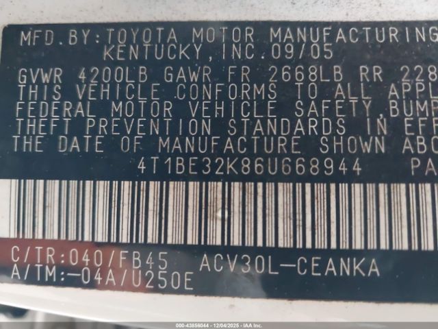 Toyota Camry Le Image 11