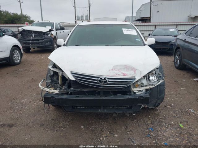 Toyota Camry Le Image 4