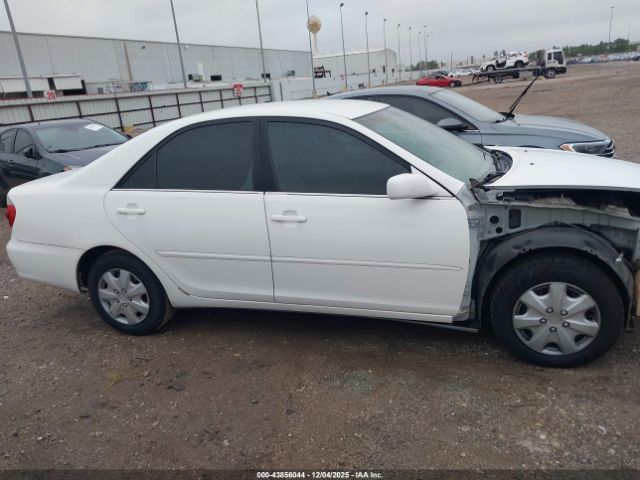 Toyota Camry Le Image 7