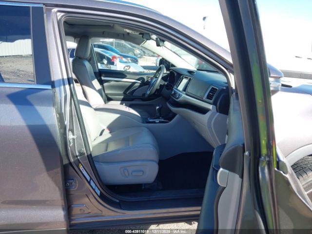 Toyota Highlander Xle Image 2