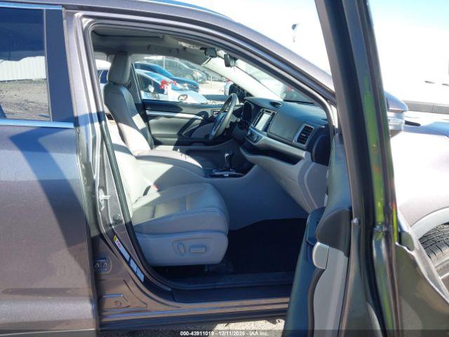 Toyota Highlander Xle Image 2