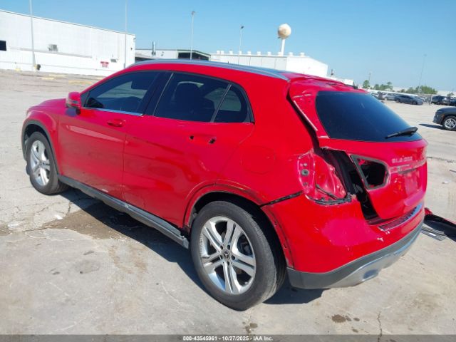 Mercedes-Benz GLA Image 15