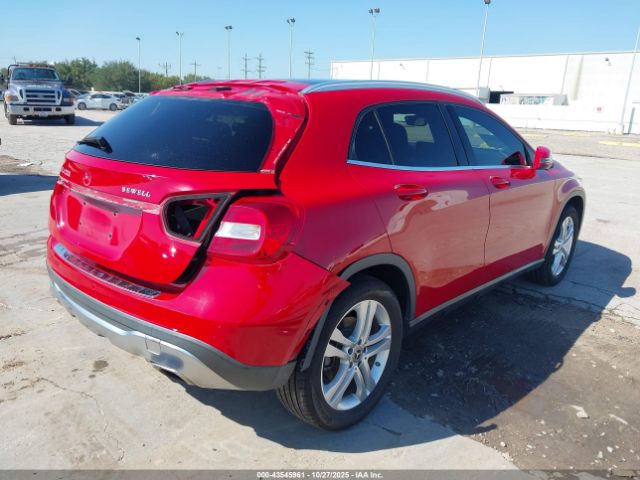 Mercedes-Benz GLA Image 13