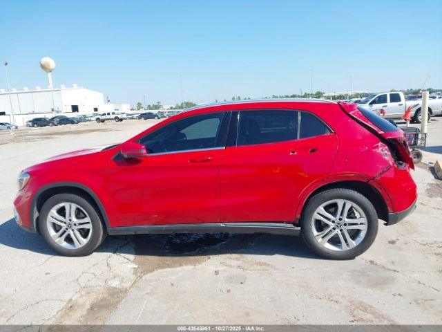 Mercedes-Benz GLA Image 10