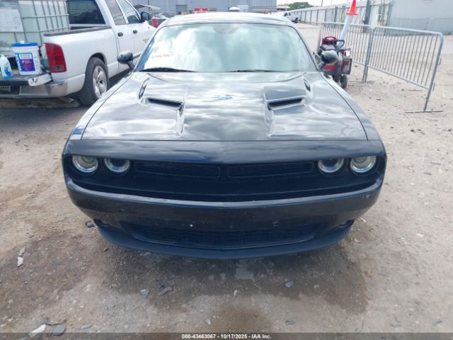 Dodge Challenger Sxt Image 8