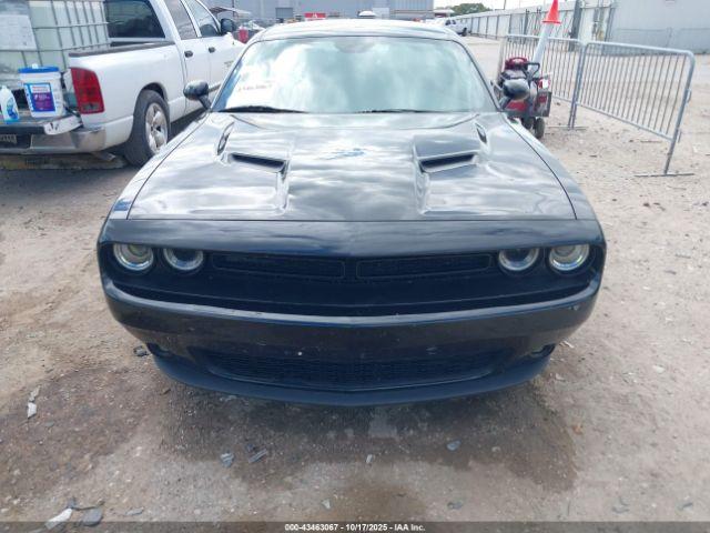 Dodge Challenger Sxt Image 8