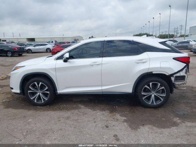 Lexus RX Image 17