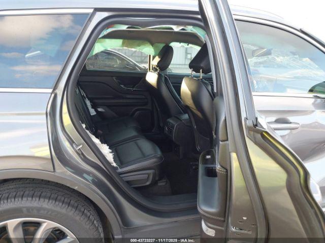 Lincoln Corsair Standard Image 14