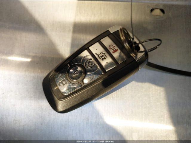 Lincoln Corsair Standard Image 16