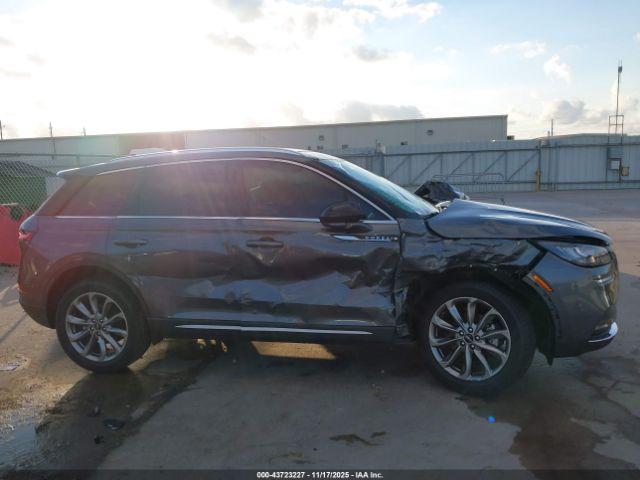 Lincoln Corsair Standard Image 13