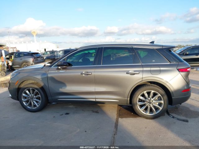 Lincoln Corsair Standard Image 15