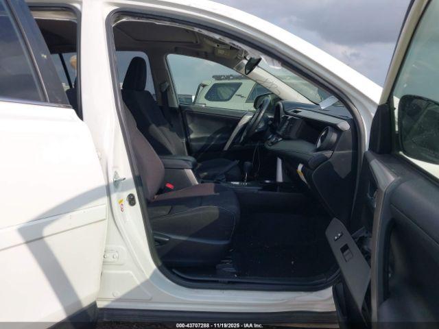 Toyota RAV4 Xle Image 6