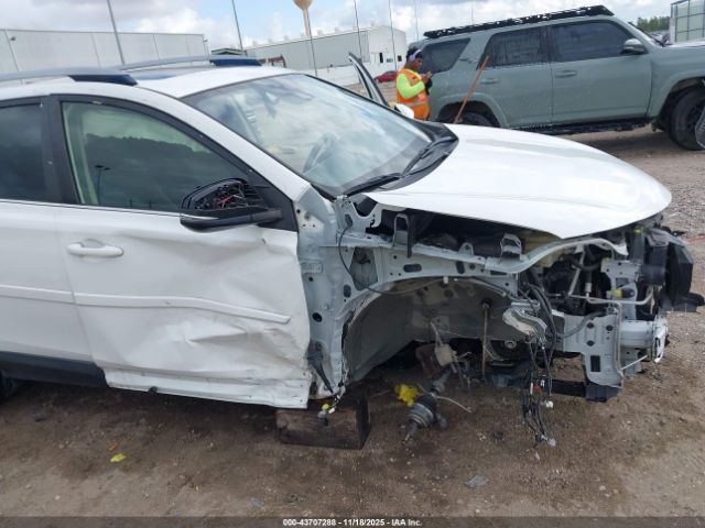 Toyota RAV4 Xle Image 3