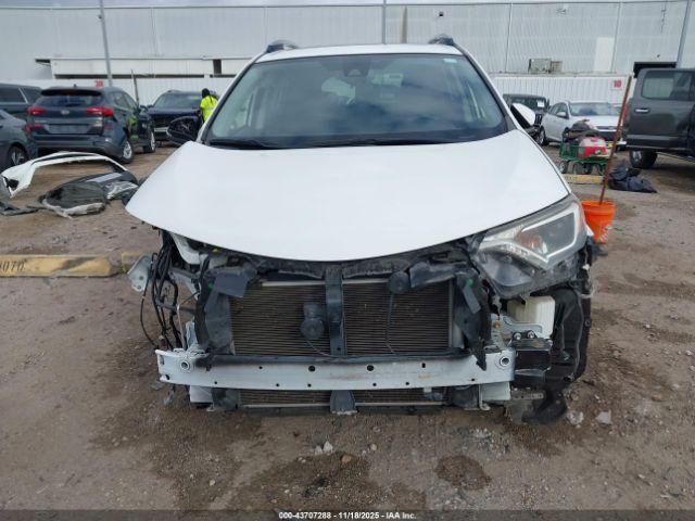 Toyota RAV4 Xle Image 12