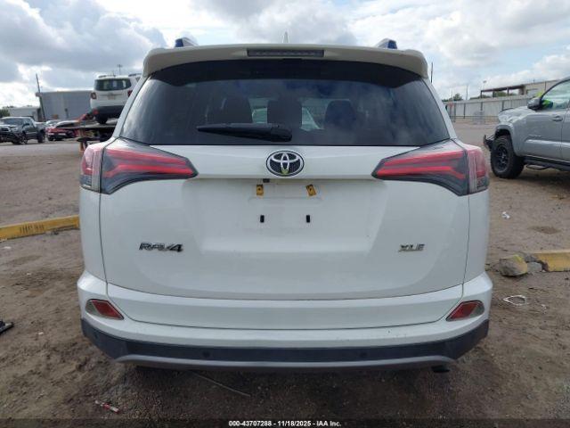 Toyota RAV4 Xle Image 10