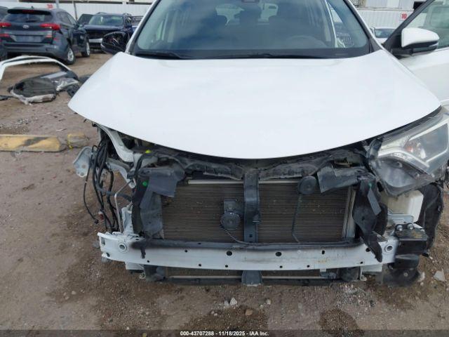 Toyota RAV4 Xle Image 13