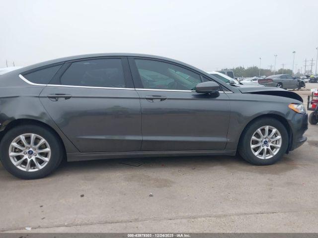 Ford Fusion S Image 11