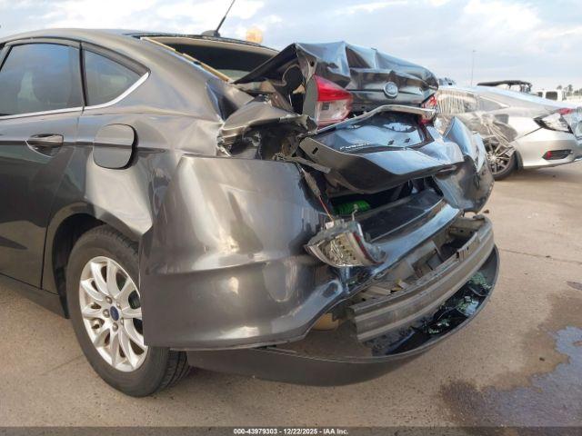 Ford Fusion S Image 17