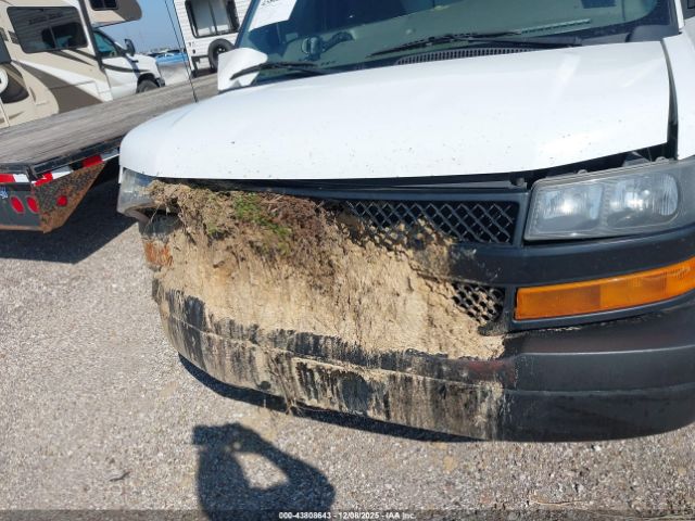 Chevrolet Express Work Van Image 12