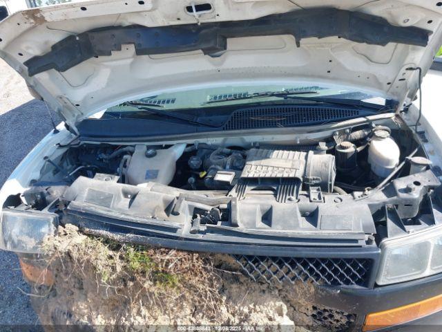 Chevrolet Express Work Van Image 3