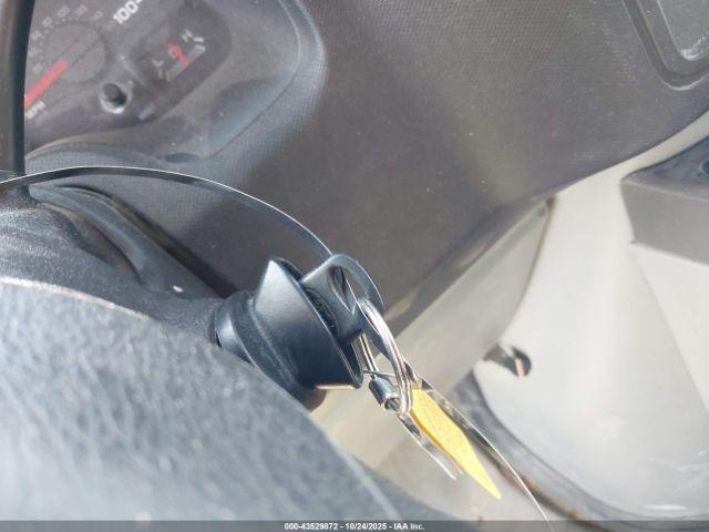 Ford E-250 Commercial Image 8