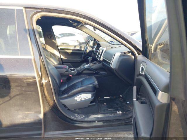 Porsche Cayenne S Image 6