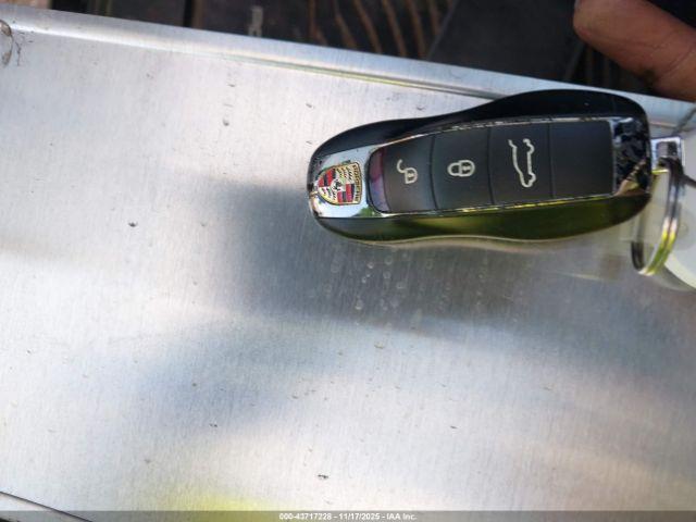 Porsche Cayenne S Image 13