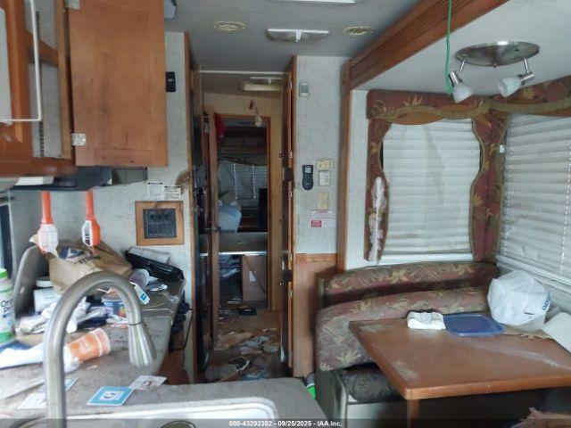 Workhorse Custom Cha Motorhome Chassis W22 Image 2