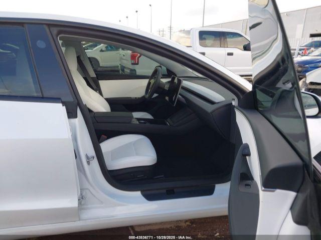 Tesla Model 3 Image 4