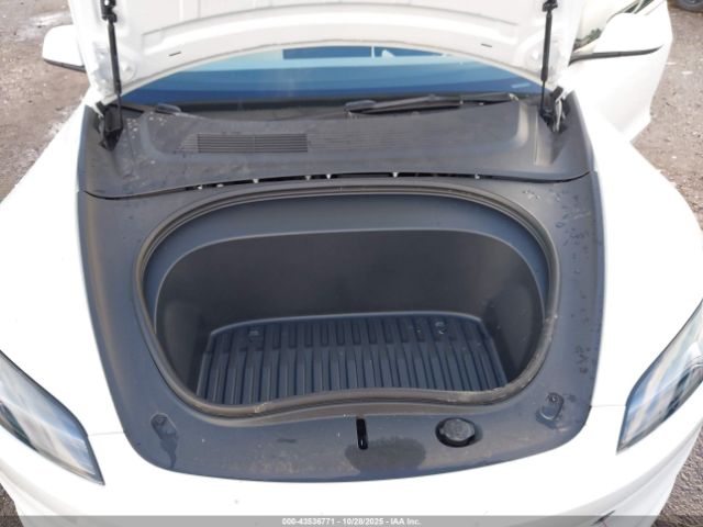 Tesla Model 3 Image 18