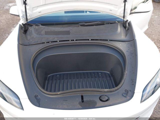 Tesla Model 3 Image 18