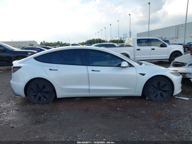 Tesla Model 3 Image 8