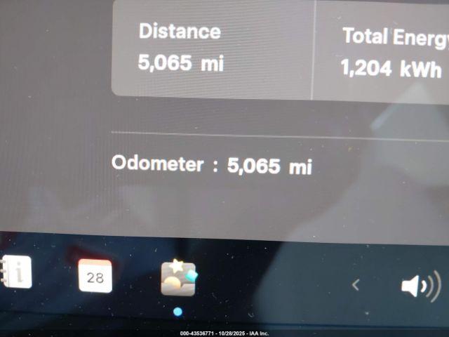 Tesla Model 3 Image 11