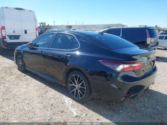 Toyota Camry Se Image 4