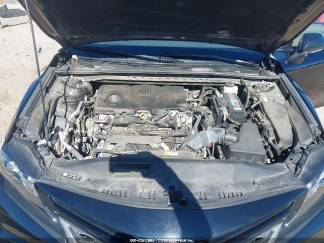 Toyota Camry Se Image 8